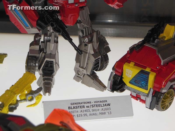 Sdcc 2012 Transformers Generations Fall Of Cybertron Blaster With Steeljaw  (5 of 55)